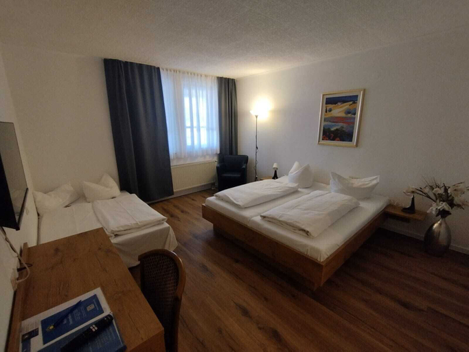 Bedroom 2, Hotel Sonnenkeller, Neu-Ulm