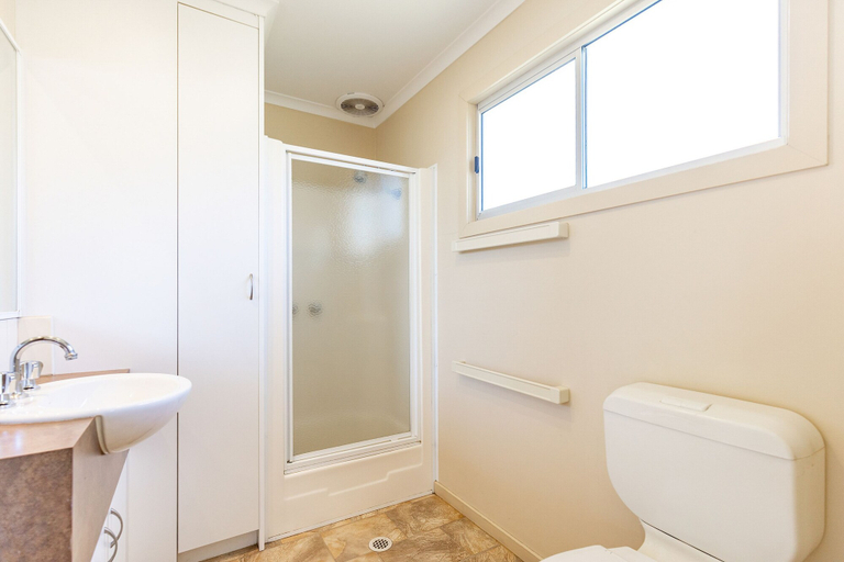 Bathroom 4, NRMA Halls Gap Holiday Park, N. Grampians - Stawell