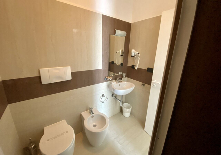 Bathroom 5, Hotel degli Haethey, Lecce