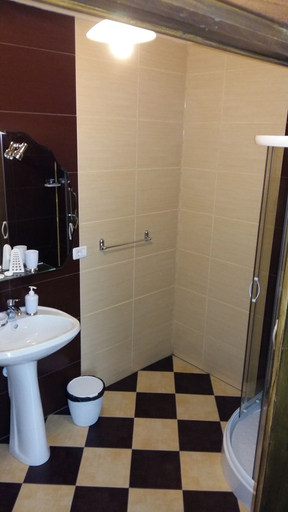 Bathroom 2, Pensiunea Caraiman, Codlea