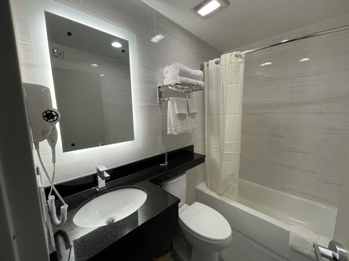 Bathroom, Park Bliss Hotel Bronx, New York