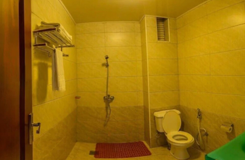 Bathroom 3, Russel Hotel, Kampala