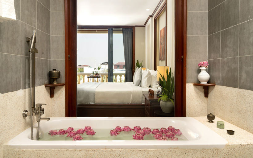 Bathroom 5, The Elephant, Siem Reap