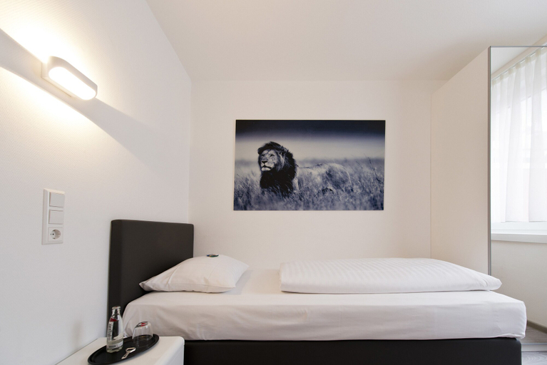 Bedroom 3, Hotel Motodrom, Rhein-Neckar-Kreis
