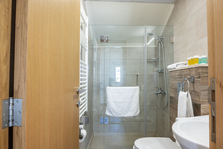 Bathroom 3, Scape by Villa John, Jubail