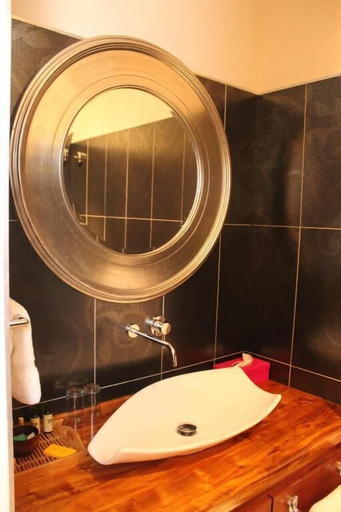 Bathroom 5, Villa Angélique, Saint-Denis