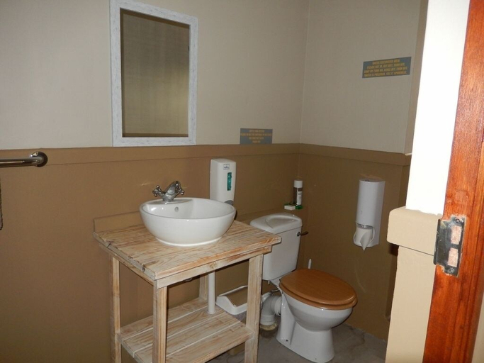 Bathroom 3, Thobolo's Bush Lodge, Chobe