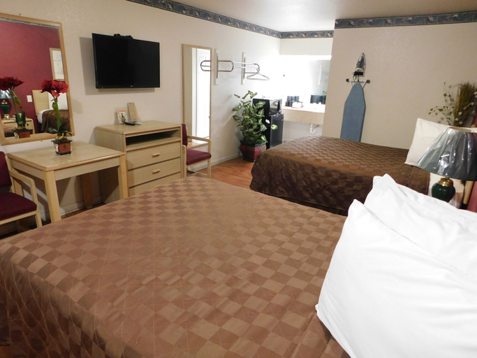 Bedroom 4, Eagle Pass Inn, Maverick