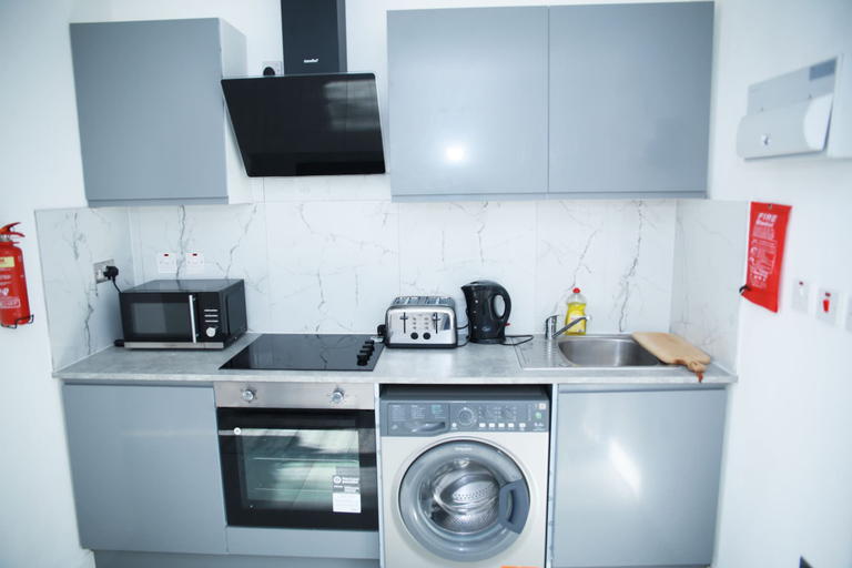Private kitchen 2, Cozy Harrow Studio With Extra Bed, London