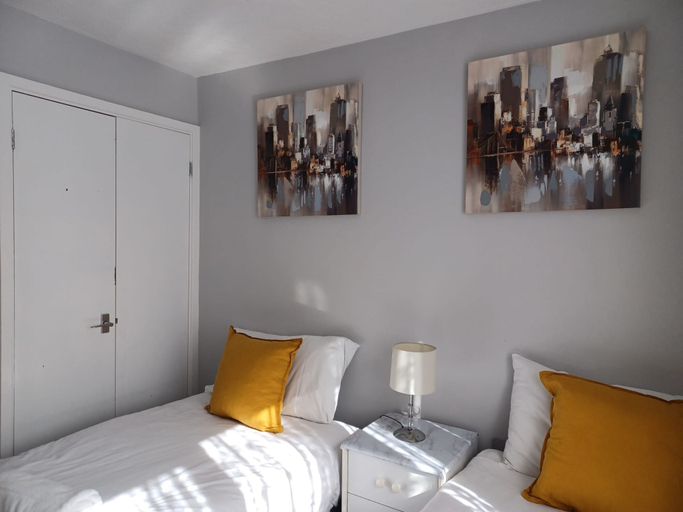 Bedroom 2, White Door Malt-Huku Kwetu (Dunstable), Central Bedfordshire