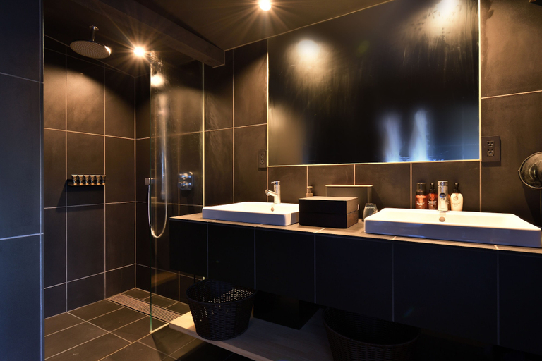 Bathroom 5, oninosumika, Izu