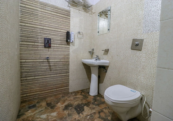 Bathroom 4, Fabhotel K9, Ludhiana