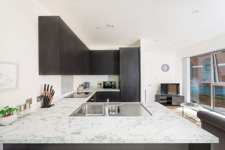 Private kitchen 4, Luxury City Centre Gem, Prime Location, Sefton