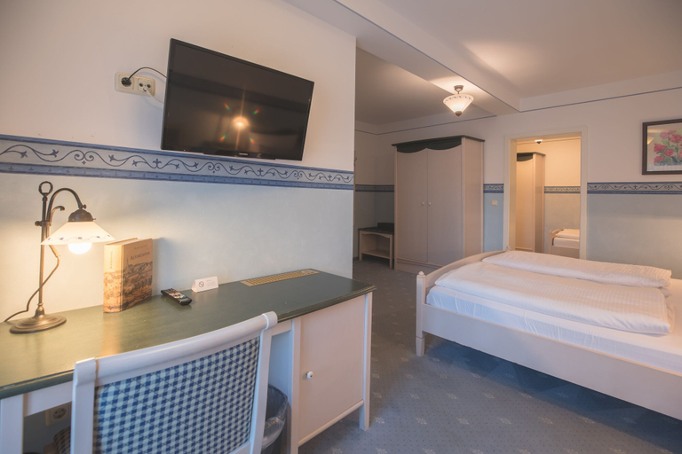 Bedroom 4, Brauereigasthof & Hotel Maierbräu, Dachau