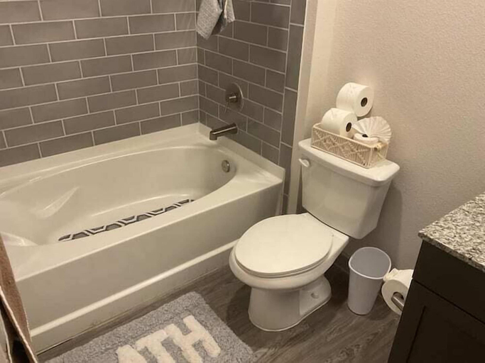Bathroom 4, Skyline Trinity, Dallas