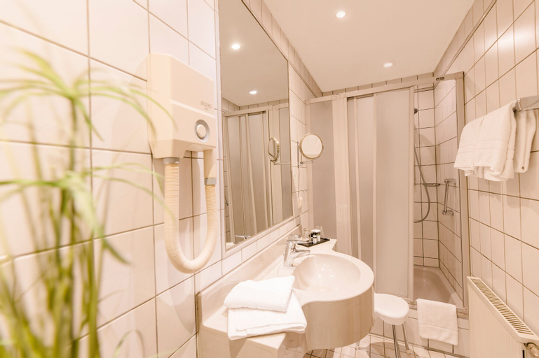 Bathroom 4