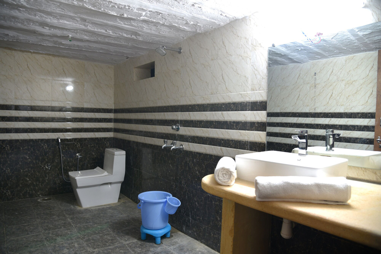 Bathroom 3, Mehar Adventure Safari Camp, Jaisalmer