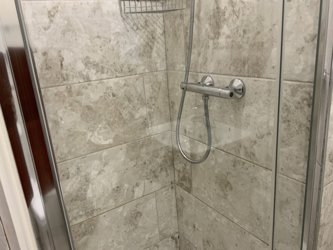 Bathroom 4, The Glenroy, Blackpool
