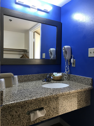Bathroom 5, California Inn and Suites Bakersfield, Kern