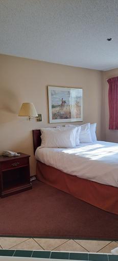 Bedroom 3, Travelodge by Wyndham Lacombe, Division No. 8