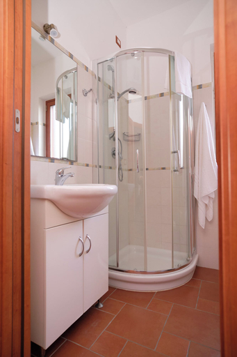 Bathroom 3, Residence Costa Tirrena, Messina