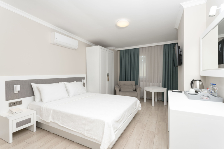 Bedroom 3, Bay Nihat Lale Otel, Ayvalık