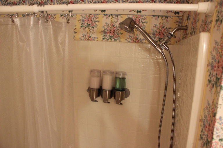 Bathroom 4, Huffman House, Webster