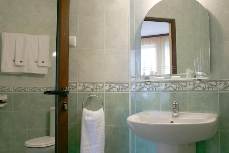 Bathroom 4, Alafrangite Hotel, Plovdiv