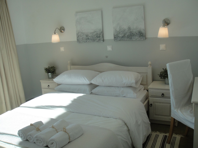 Bedroom 4, Paradisos, Central Greece