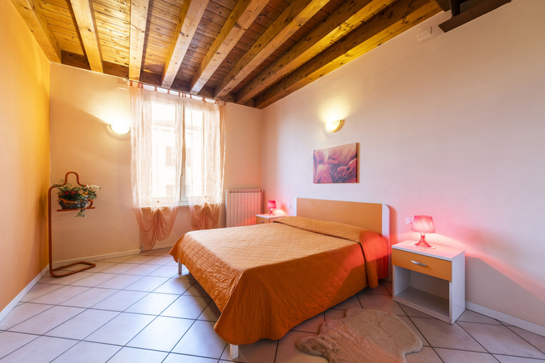 Bedroom 3, Flowers Apartments, Brescia