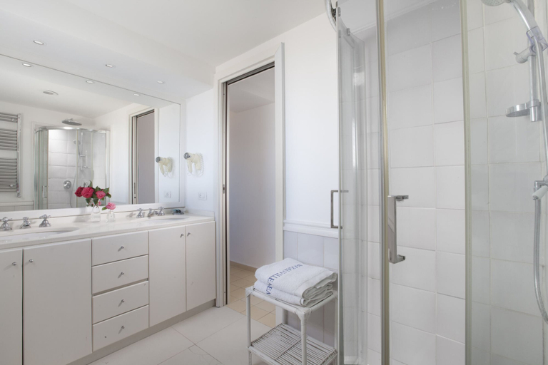Bathroom 4, Estate4home -.villa San Montano, Napoli