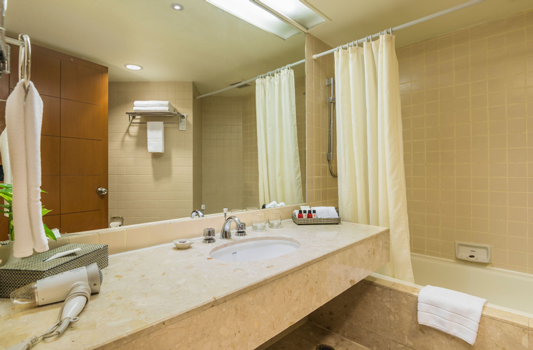 Bathroom 16