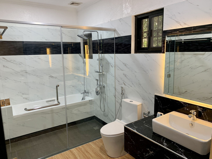 Bathroom 5, 3 Peaks Resort & Boutique Hotel, Lipa City