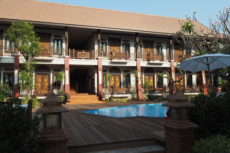 Exterior 23