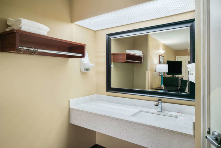 Bathroom 4, Baymont by Wyndham Prattville/Montgomery, Autauga