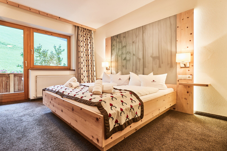 Bedroom 2, Ferienhotel Jörglerhof, Schwaz