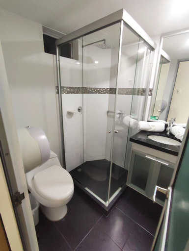 Bathroom 3, Hotel CGH Bogota Airport, Santafé de Bogotá