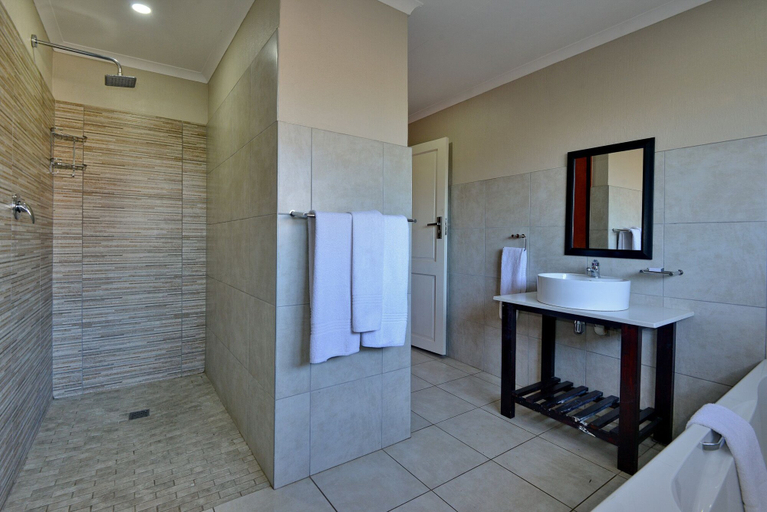 Bathroom 4, Seasons Golf, Leisure & Spa, Bojanala
