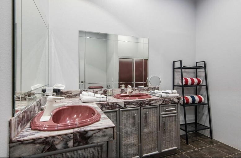 Bathroom, Starlight Boutique Hotel, San Bernardino