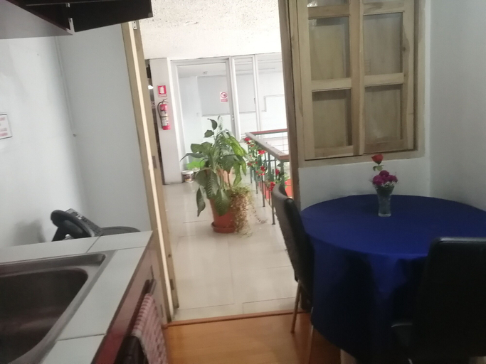 Others 5, Escocie - Hostel, Quito