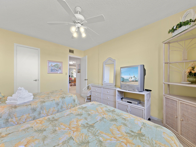 Bedroom 2, Marina Towers 406, Lee