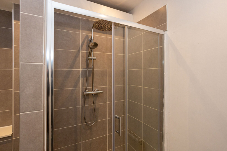 Bathroom, Pillo Rooms - 4BR House near Heaton Park, Manchester