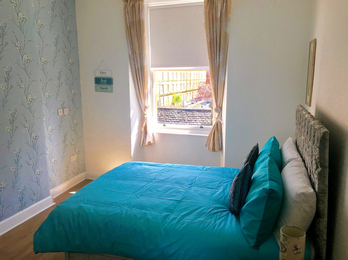 Bedroom 2, Stunning 3-bed Apartment in Edinburgh, Edinburgh