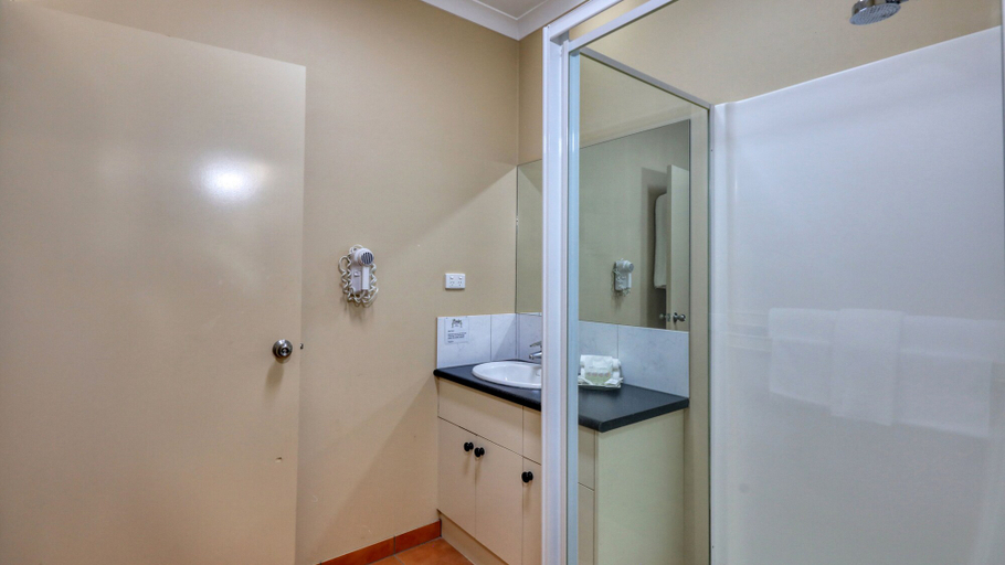 Bathroom 4, Bridges on Meninya Motel & Apartments, Murray