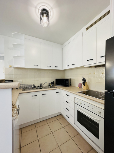Others 4, Modern Apartment in Chevron Island, Gold Coast