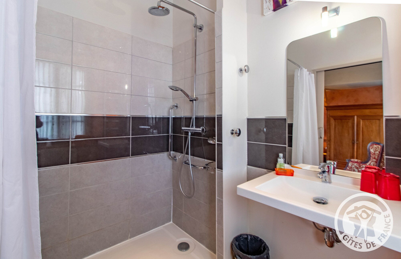 Bathroom 5, Manoir d'Orbe, Maine-et-Loire