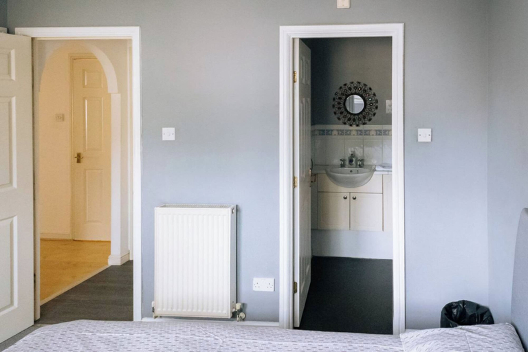Others 5, Snug & Serene 2BD Flat - Roseburn, Edinburgh