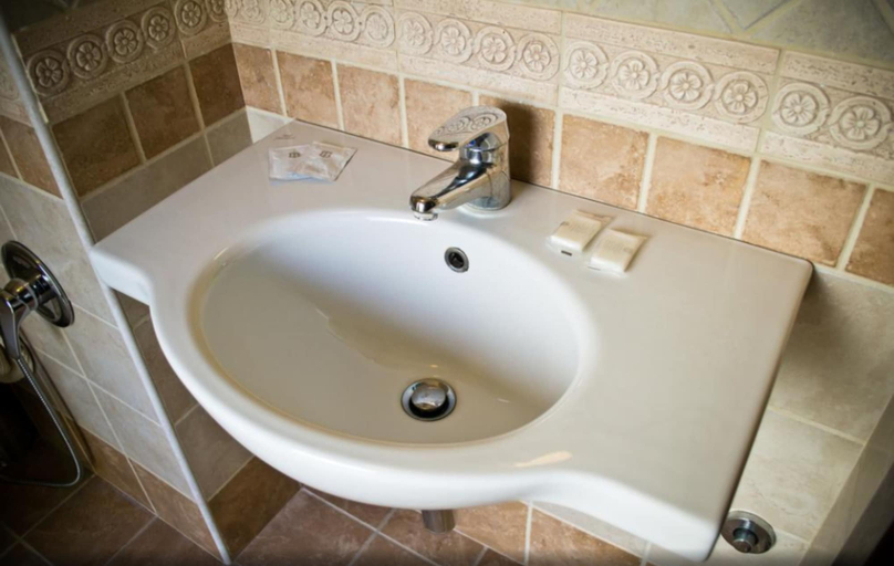Bathroom 3, The Admiral House Courtyard, Bari
