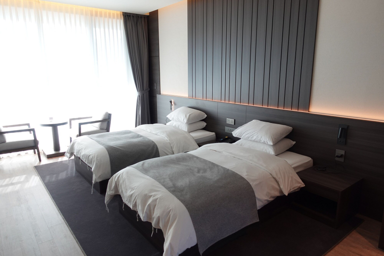 Bedroom 4, Pine Beach Golf Hotel, Haenam
