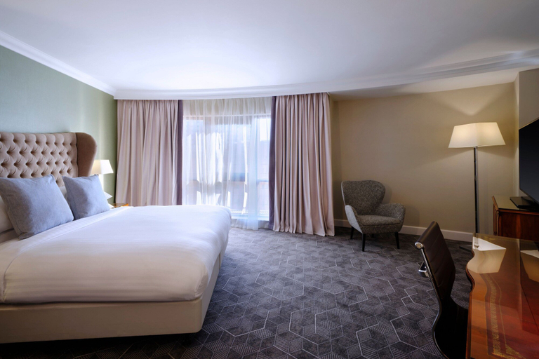 Bedroom 2, Delta Hotels by Marriott Liverpool City Centre, Sefton